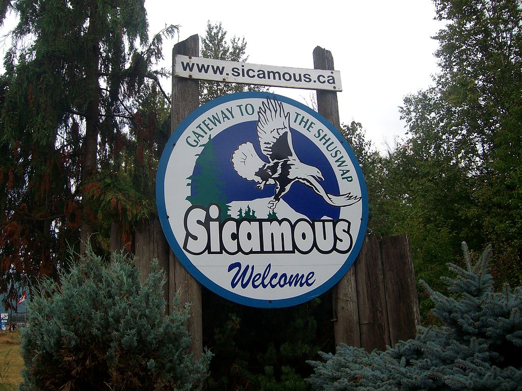 welcome sign sicamous bc
